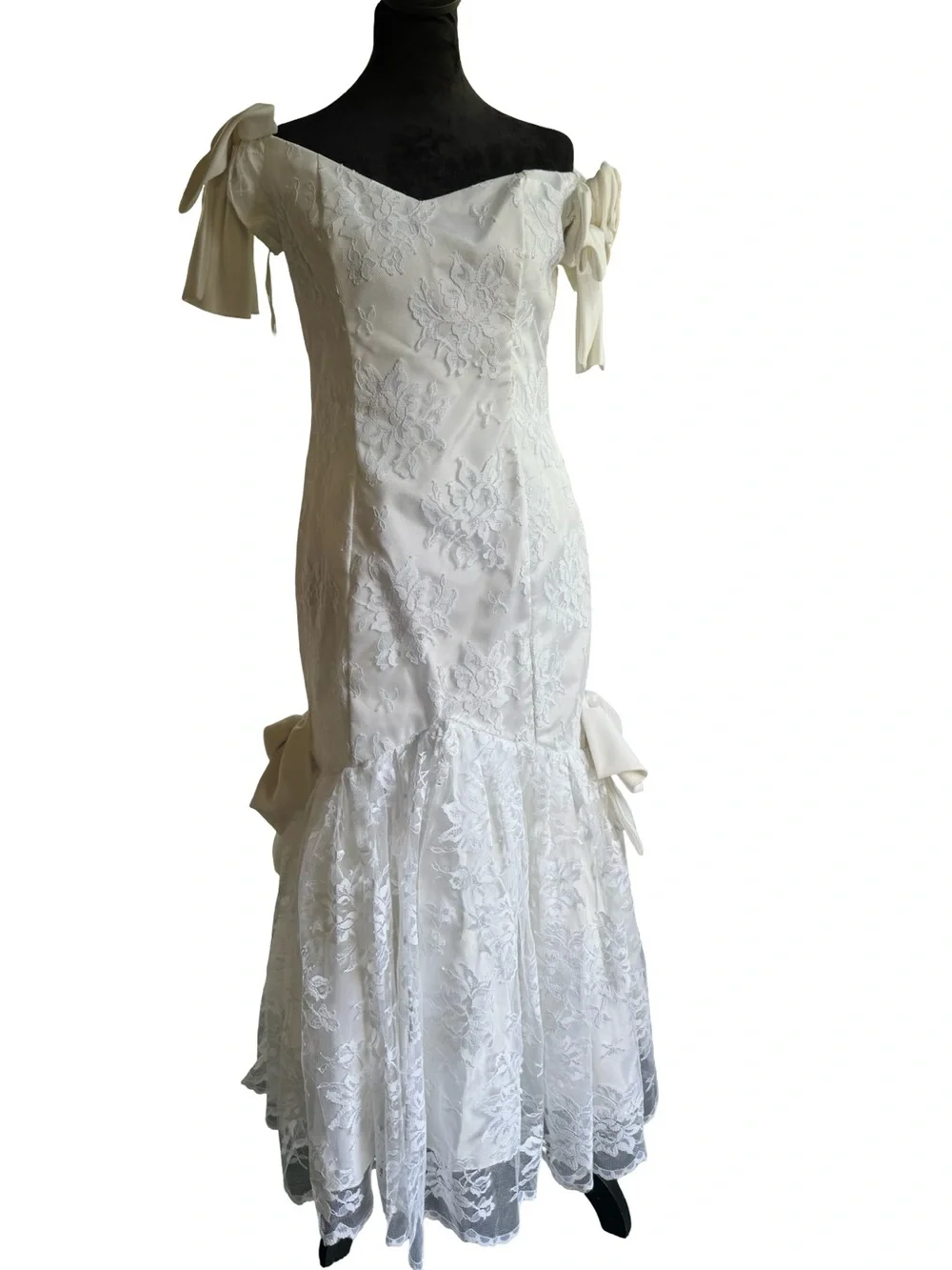Vintage Dresses | Vintage 70s-80s Wedding Dress Size 11-12 Wedding Garment Made In Usa | Color: White | Size: L | Jmarquez12343's Closet Vintage Dresses | Vintage 70s-80s Wedding Dress Size 11-12 Wedding Garment Made In Usa | Color: White | Size: L | Jmarquez12343's Closet